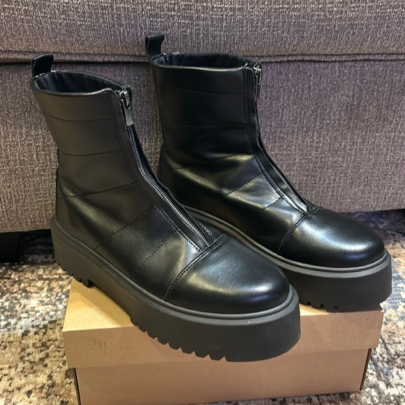 Asos Design CHUNKY AGENT BOOTS Womens Sz 10 Black Combat Zip Front Made In Italy - Picture 1 of 7